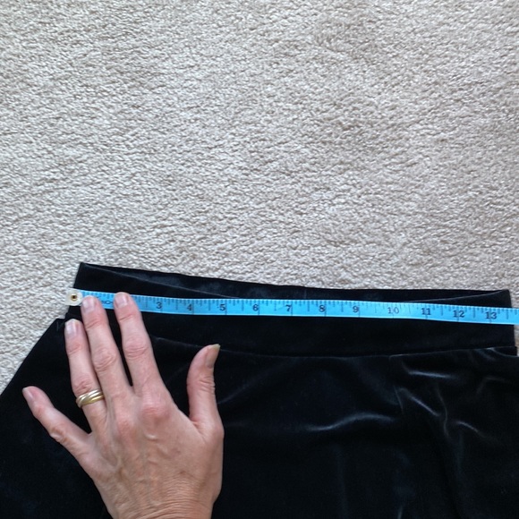 Garage black velvet skirt Size Medium in excellent condition - Picture 4 of 6